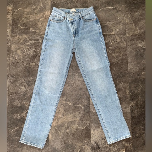 PacSun Denim - PacSun Dad Jean Light Wash Slanted Waist Jeans Size 25